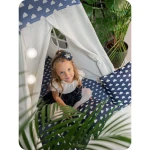 Namiot tipi dla dzieci z girlandą i światełkami - granatowe w chmurki 